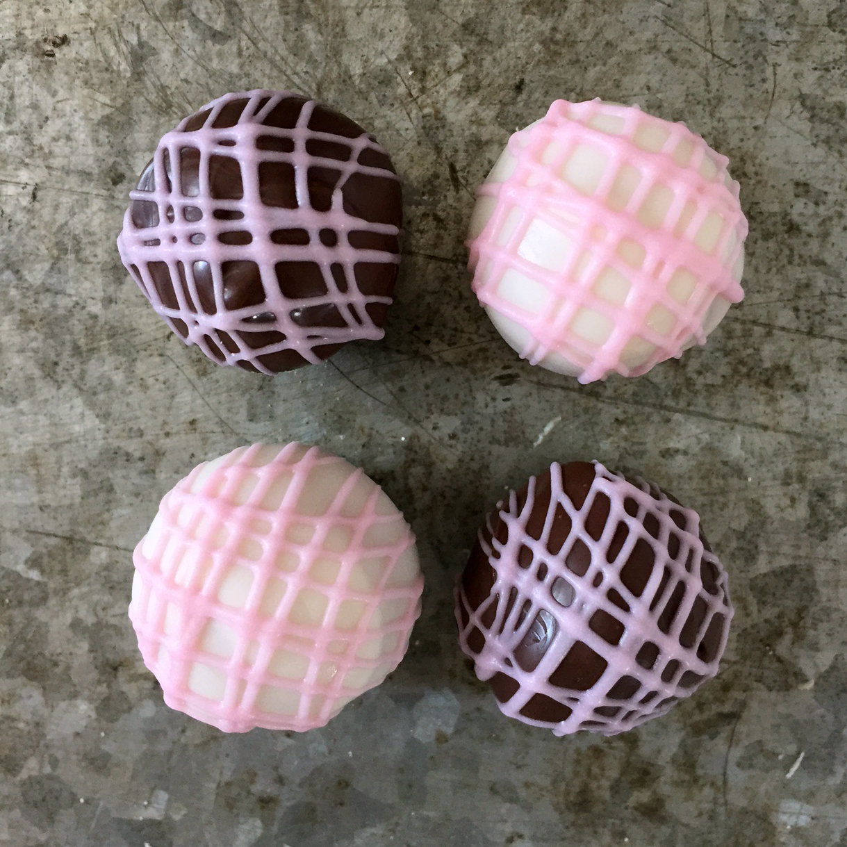 Dallas Fort Worth Bakery cake balls and dessert bars for weddings and events